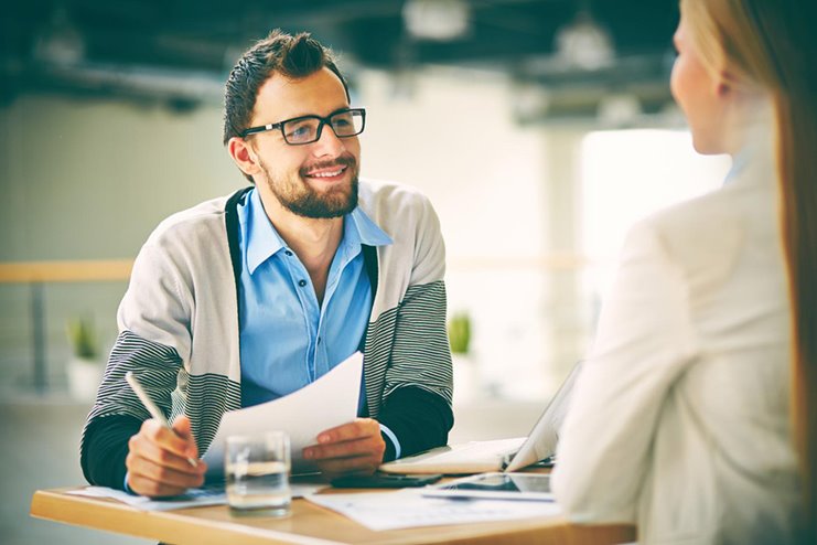 Employee or contractor: which status do you choose for your first recruitment?